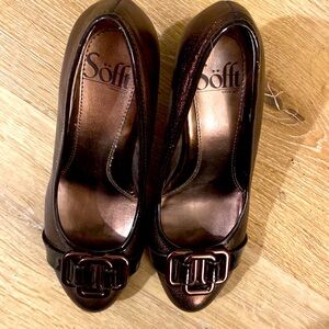 Bronze leather Sofft high heels